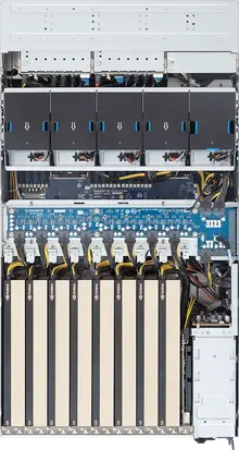 XL44 Draufsicht mit 8 GPUs